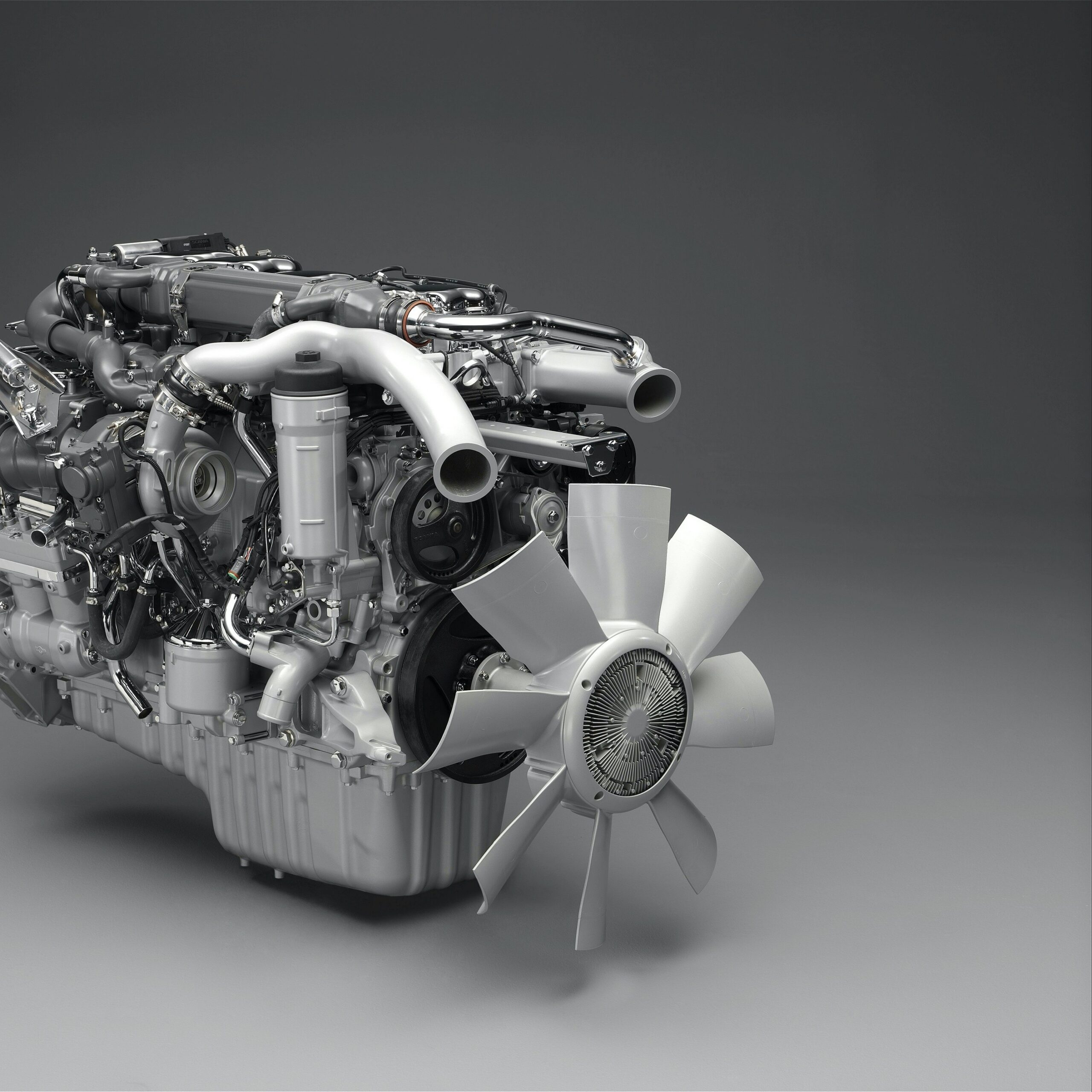 Automobilmotor mit technischen Komponenten als Beispiel für Business-Analyse und die Transformation komplexer Produktportfolios im Automotive-Bereich